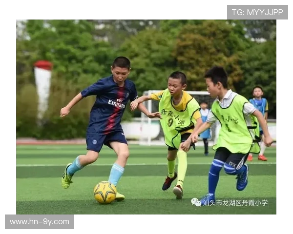 河南队足球桌垫设计独特 彰显球队精神与地方特色的完美融合